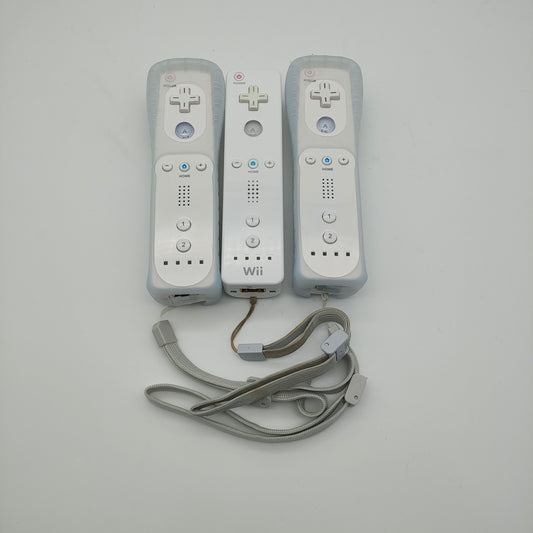 3 Nintendo White Wii Remotes and Nunchucks RVL-003 and RVL-004